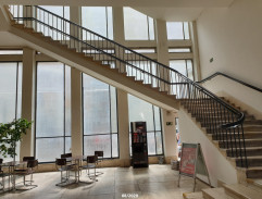 Vrátný na schodišti