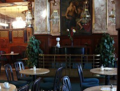 v kaviarni Zentral 2