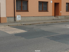 Před domem Taušových