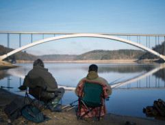 Na rybách u mostu