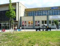 Parkoviště před nádražím