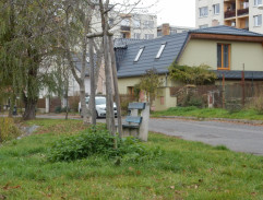 Lavička u rybníčku