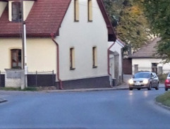 Zatáčka s cyklistou