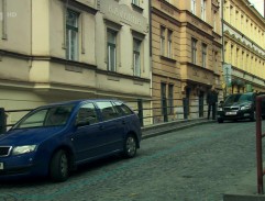 Ulice se zábradlím