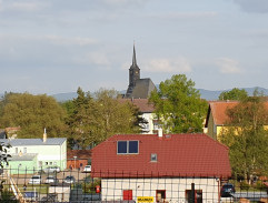 úvodní titulky - pohled na kostel