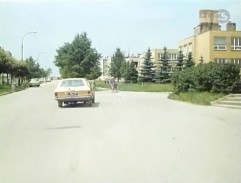 průjezd sídlištěm