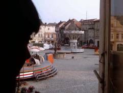 Pohled z okna na náměstí