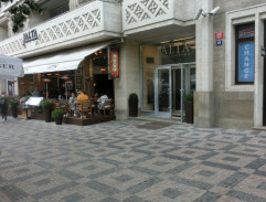 Irenka vychází z Jalty