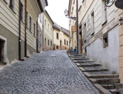 ulica pred nočným klubom Bristol