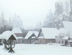 Pepa přijíždí na koni do vsi