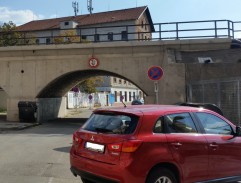 Převrácená multikára