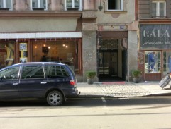 Ulice před parfumerií