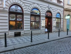 Před vietnamskou restaurací