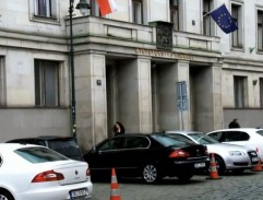 Před Ministerstvem financií