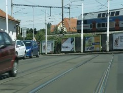 Na kolejích u kolejí