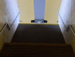 mjr. Výrová na schodech