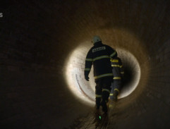 Hasiči v kanalizaci