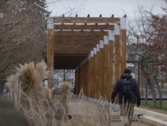 Dřevěný přístřešek