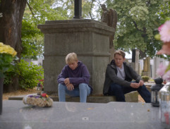 Bursík na hřbitově