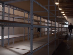 Hala s regály