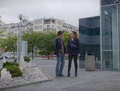 Před budovou pražské kriminálky