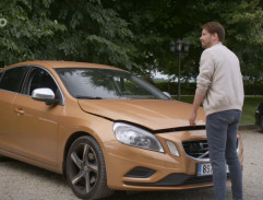 Parkoviště před zámkem