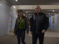 V nádražním podchodu