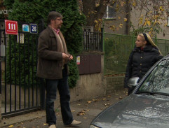 Před bydlištěm Slavíkových