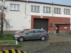 Marika před věznicí