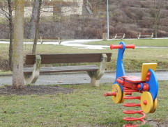 Na dětském hřišti