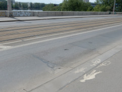 MUDr. Burian na mostě