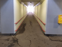 V nádražním podchodu II