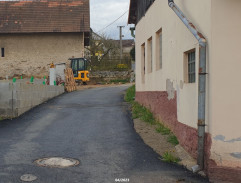 Ulička ve Vystrčené Lhotě