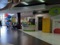 Běla u dětského koutku