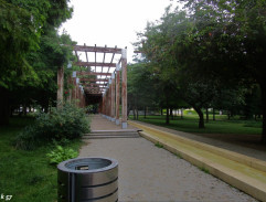 Dřevěný přístřešek