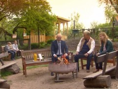 825. Zelená skákavá potvora