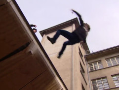 Jonášův pád ze střechy