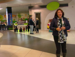 Běla u dětského koutku