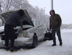 Markův řidič u auta