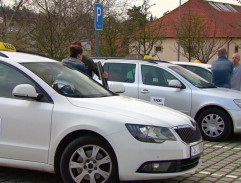 Na parkovišti taxíků