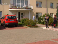 Před psychiatrickou léčebnou