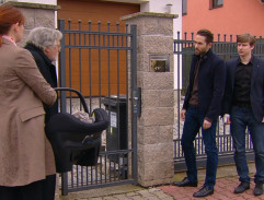 Před Seifertovým domem 1