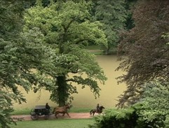 princ odjíždí ze zámku