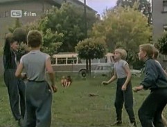 Fotbalové zápasy mezi bloky domů