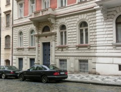 lidé vítají A. Dvořáka