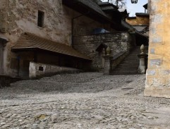 nádvorie na hrade kráľa Michala