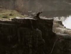 Přestřelka u jezera.