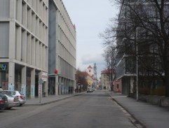 před zimním stadionem 2