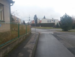 před dědovým domem