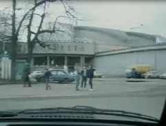 před zimním stadionem